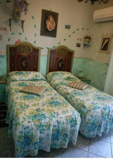 Villa Gaia Taormina 2*,  Italy